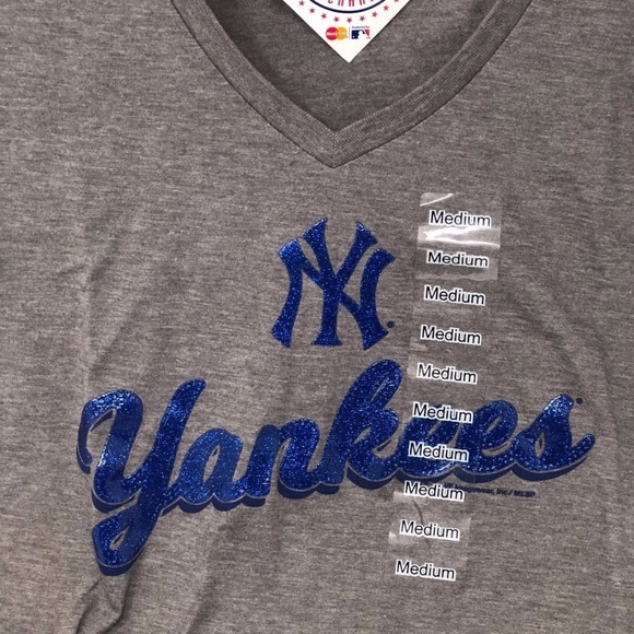 New York Yankees T-Shirt V-Neck Short Sleeve - Picture 5 of 5